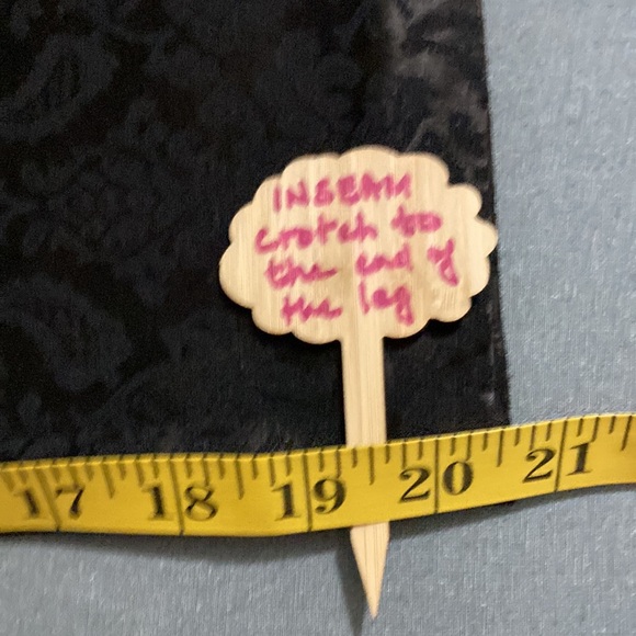 Symmetry cropped trousers floral print, prune color background Size M - Picture 11 of 14